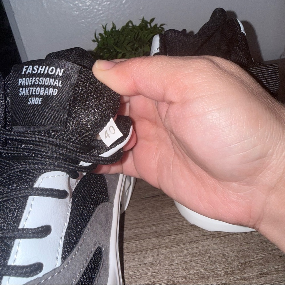 SHEIN Monochrome Skateboard Shoes - Picture 6 of 6
